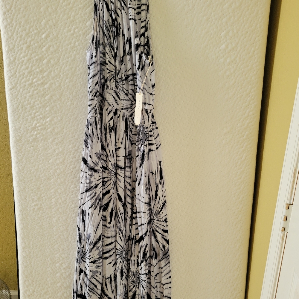 Gordeous long maxi w sexy side sliit. Lovestitch.